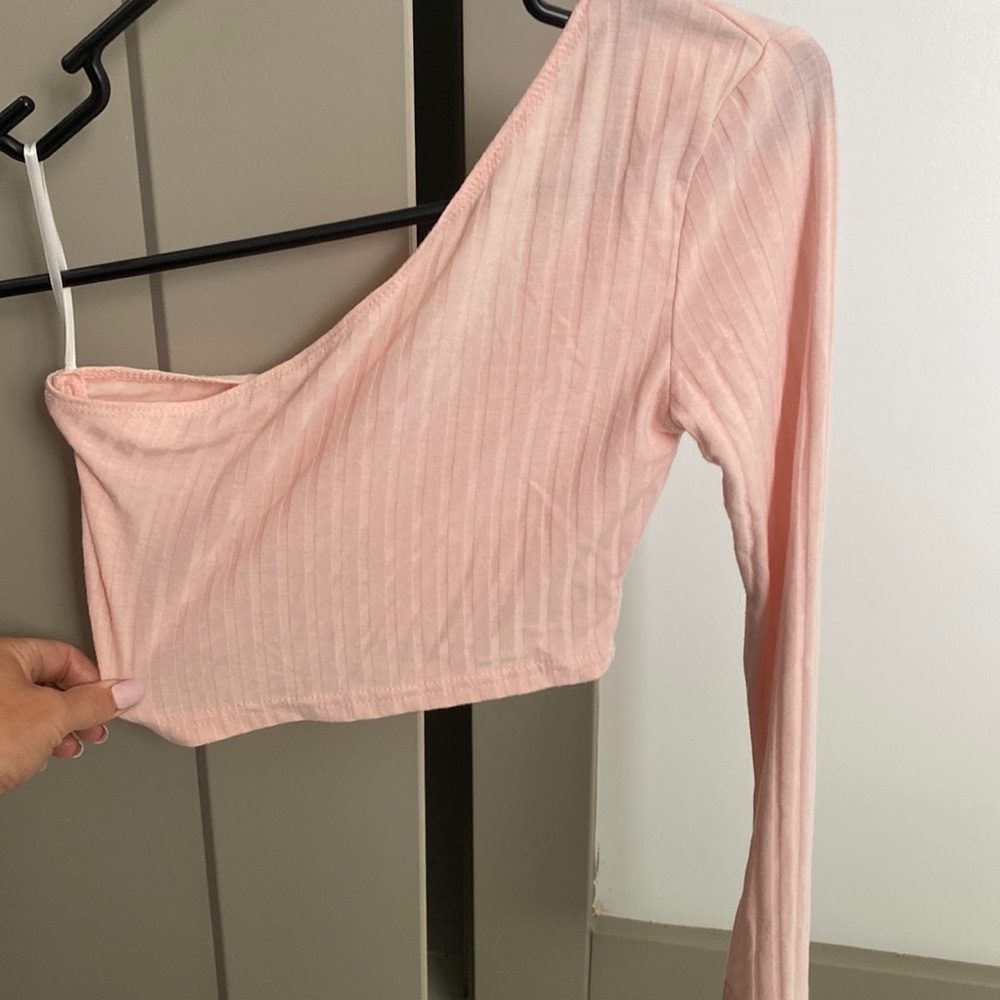 One shoulder crop top